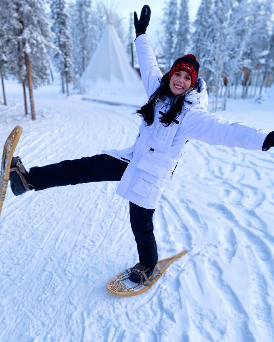 テッサ・ヴァーチュさんのインスタグラム写真 - (テッサ・ヴァーチュInstagram)「Am I doing this right? ☃️」1月8日 6時58分 - tessavirtue17