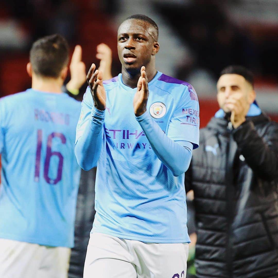 バンジャマン・メンディのインスタグラム：「Great support for a great win tonight 💙💪🏾 one more game for another final 🦈 #comeoncity」