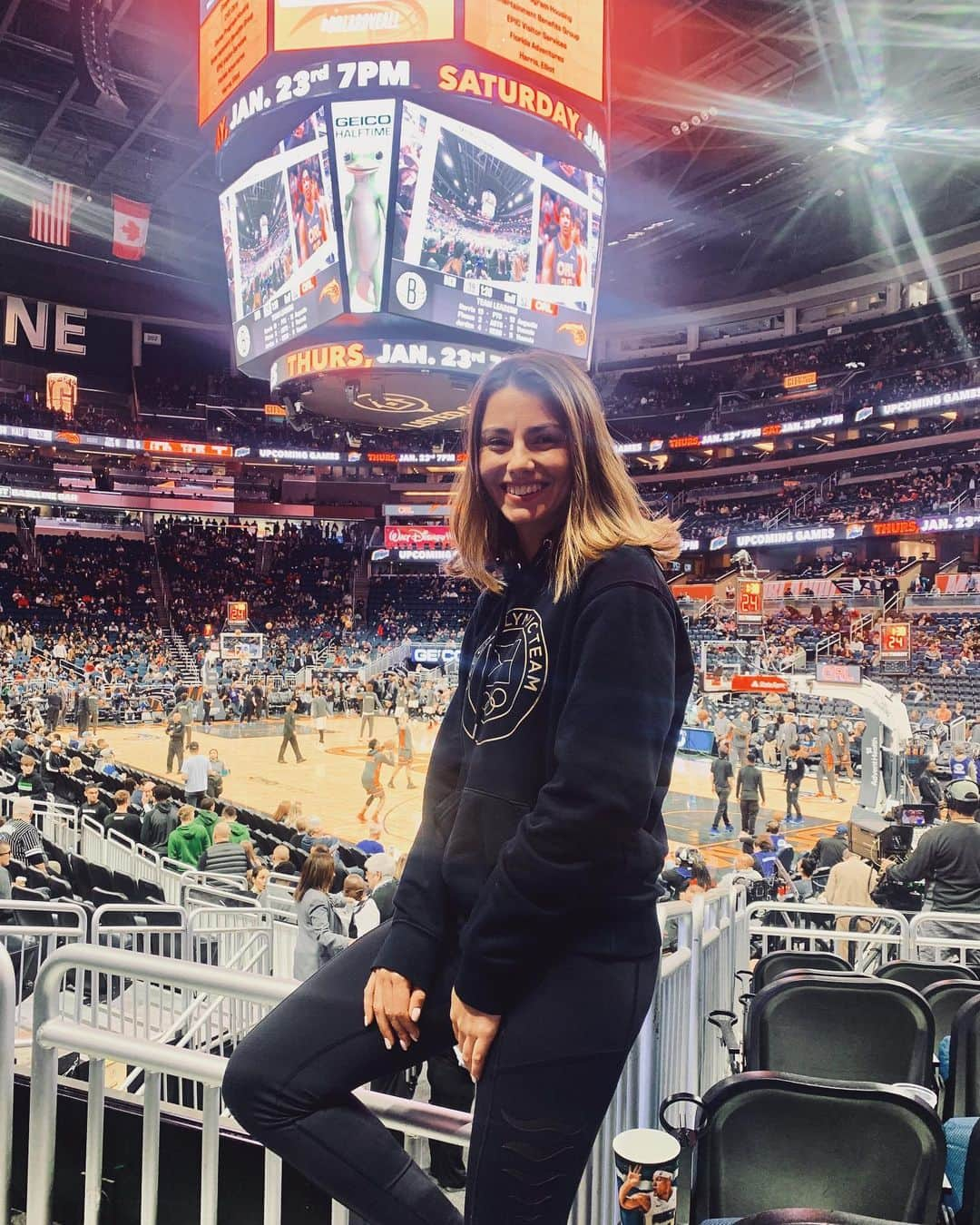 クララ・スピルコバさんのインスタグラム写真 - (クララ・スピルコバInstagram)「What a game! @nba  Thank you @olympijskytym for this amazing sweatshirt. I really enjoy wearing it and represent my beautiful country at the same time.🇨🇿❤️ @orlandomagic #olympicyear #2020tokyo」1月8日 7時42分 - spilkovaklara