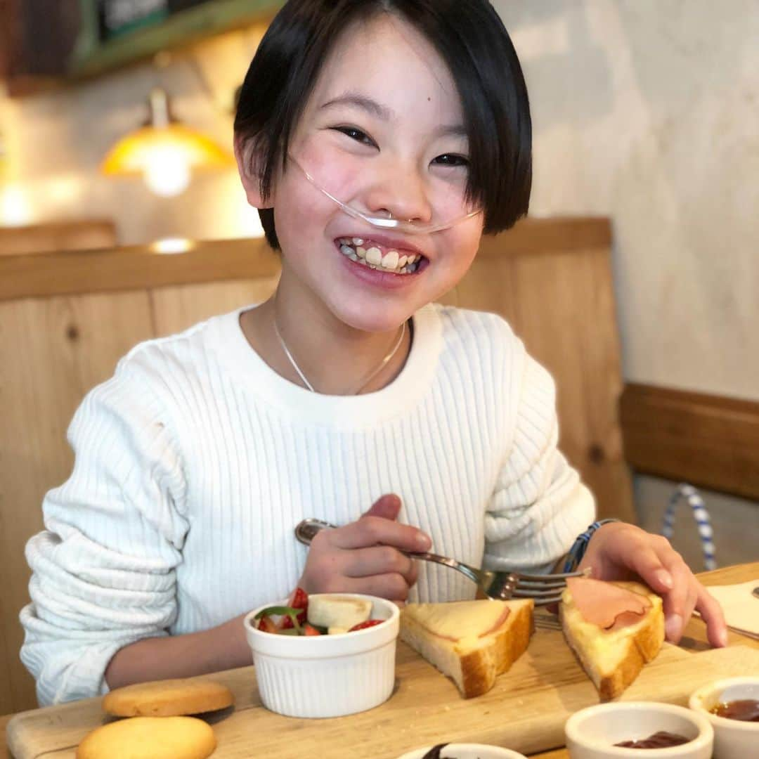 yukiさんのインスタグラム写真 - (yukiInstagram)「おはようございます。  小五女子の行きたがるお食事処は、 いつも決まったオシャンティな所。 そして、"お子様ランチ"も毎度のこと。 一度気に入ったらそればかりになる性格。 似た😆  さてさて、今日から学校生活が始まります。 春休みまでガンバレ！ #ずっと休みならいいのに #目覚ましなしの朝  #目覚ましありの朝  #がんばれ小学生 #milka」1月8日 7時52分 - milkayuki