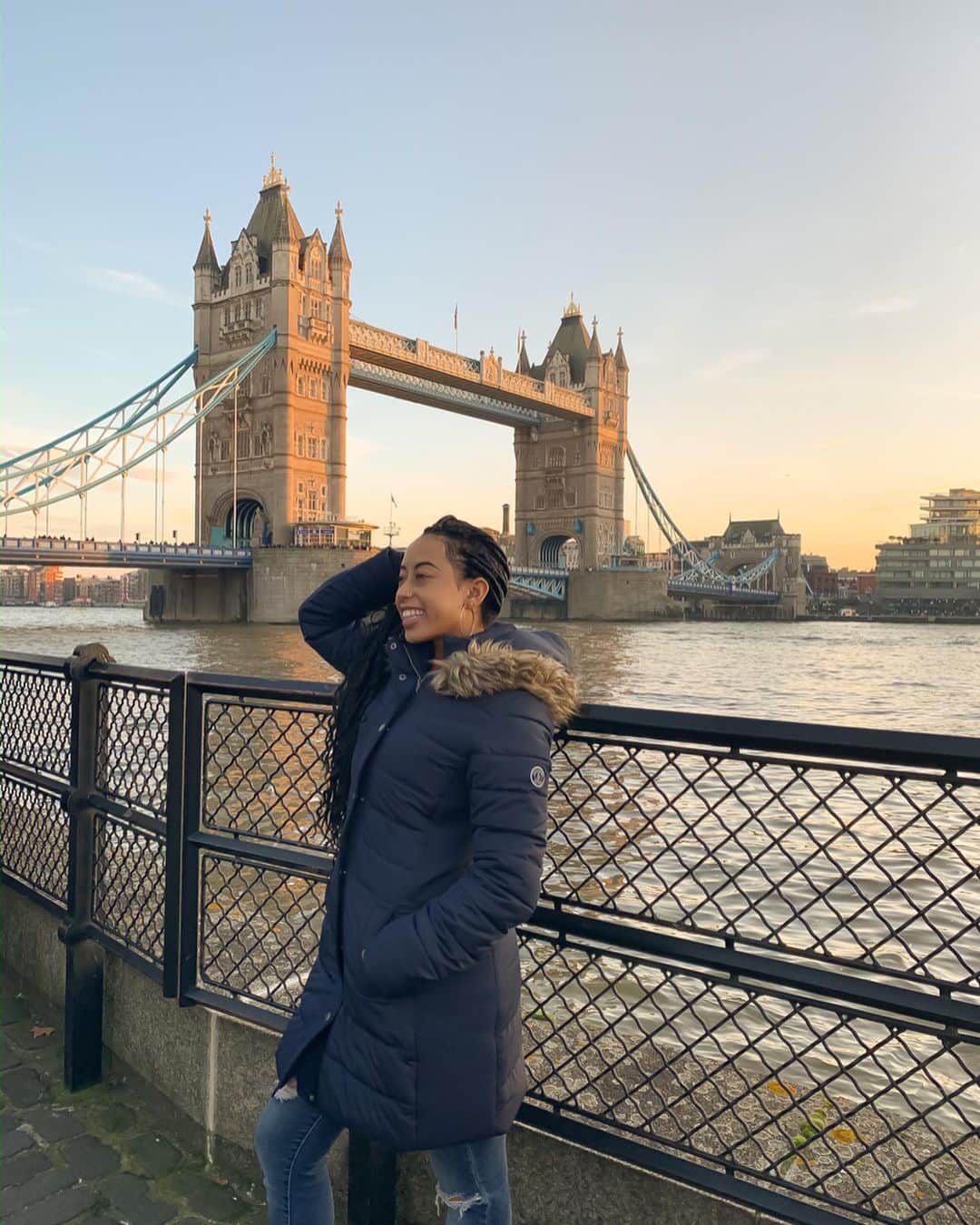 ソフィーナ・デジーサスさんのインスタグラム写真 - (ソフィーナ・デジーサスInstagram)「Take Me Back ✈️💙🏰 #london #towerbridge #greatbritain #bridge #unitedkingdom」1月8日 8時02分 - sophinathediva