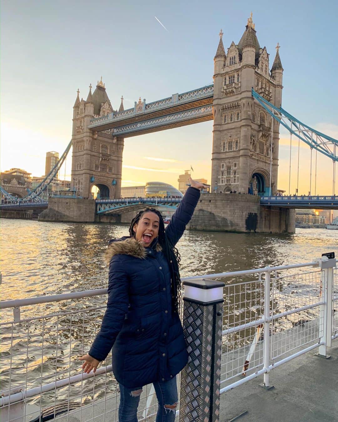 ソフィーナ・デジーサスさんのインスタグラム写真 - (ソフィーナ・デジーサスInstagram)「Take Me Back ✈️💙🏰 #london #towerbridge #greatbritain #bridge #unitedkingdom」1月8日 8時02分 - sophinathediva