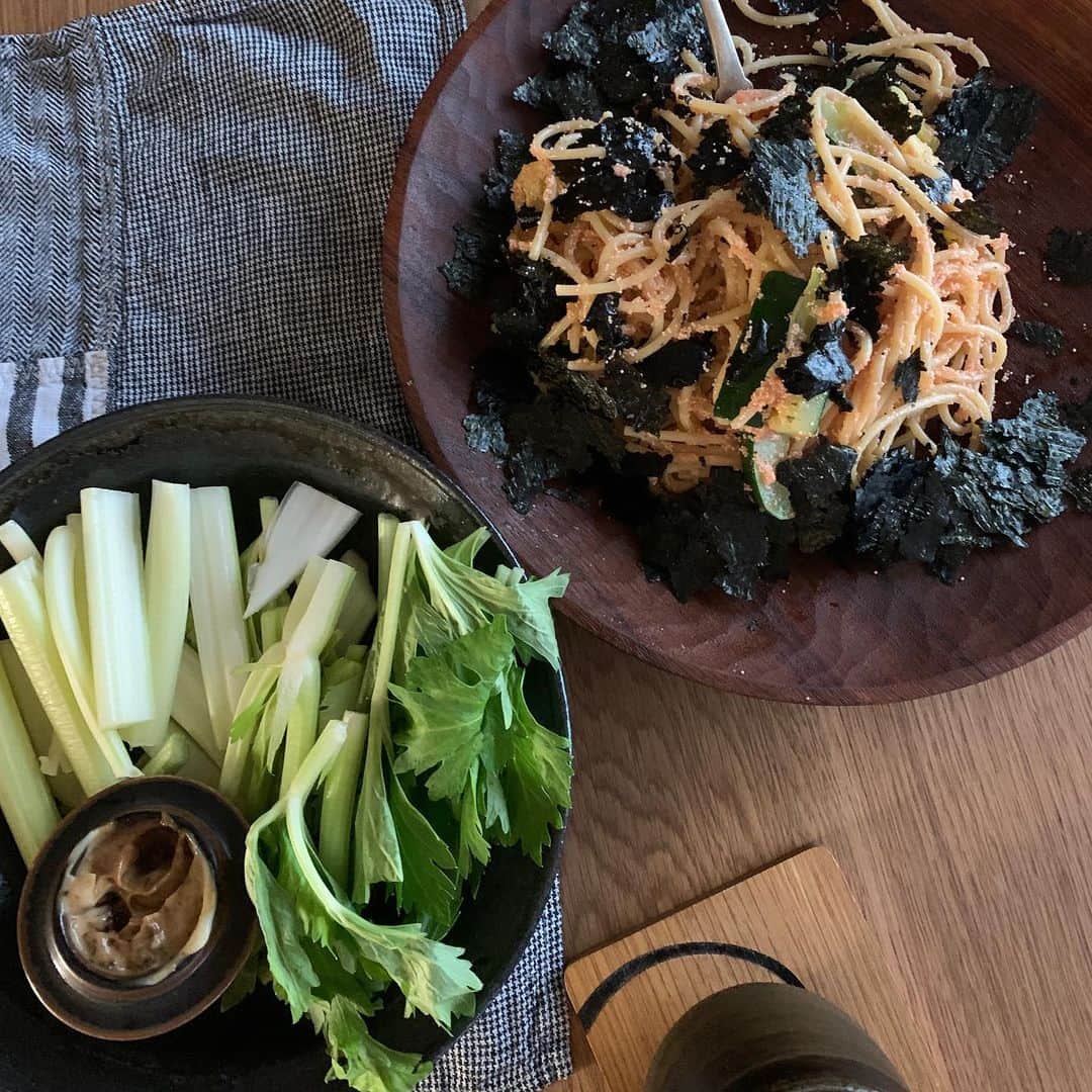 武井義明さんのインスタグラム写真 - (武井義明Instagram)「朝のたらこスパゲティ。今日は取材が３件、昼はたぶん外なので弁当はなし。」1月8日 8時23分 - bebechef