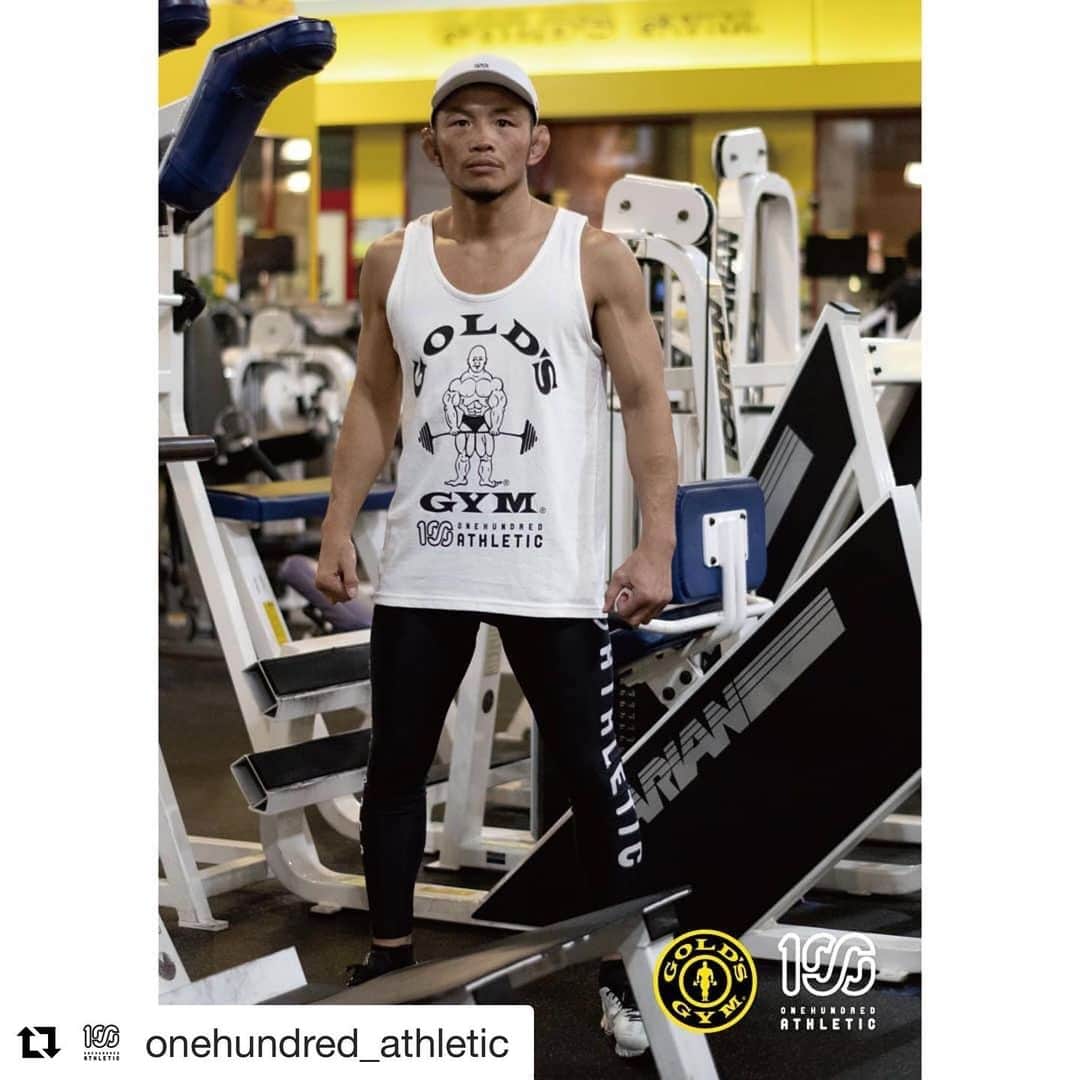 宇野薫のインスタグラム：「#Repost @onehundred_athletic with @get_repost ・・・ 50年以上も前から“Serious Fitness for Everybody（＝全ての人々に本当のフィットネスを）”のコンセプトのもと、初心者からアスリートまで、全ての人々が結果を出せるようあらゆることについて考え抜かれた米国発のフィットネスクラブのGOLD'S GYM（ゴールドジム）。﻿ ﻿ 総合格闘家の宇野薫もトレーニングのベースとしてGOLD'S GYMを選び、そして自身のトレーニング以外にもUNO DOJO（ @uno_dojo ）でMMAと柔術のクラスを開講するという、GOLD'S GYMとはお互いが信頼と尊敬の念を抱く関係性のなかで、今回はONEHUNDRED ATHLETICというブランドのディレクレクターとしてコラボレーションを実現しました。﻿ ﻿ アイテムは世界各地に広がるGOLD'S GYMの店舗毎に展開されているであろう、オールドマンをメインに添えたネームドロップTシャツのデザインをONEHUNDRED ATHLETICのブランドロゴとで組み合わせました。﻿ ﻿ フーディやクルーネックのスウェットアイテムをはじめ、実際のトレーニングでも活躍する吸水速乾性の高いドライTシャツや定番スタイルのタンクトップまで共通のデザインを採用。﻿ ﻿ 2020年1月11日（土）よりUCS ONLINE STOREおよび100A ONLINE STOREにて全アイテムを一斉販売します。」