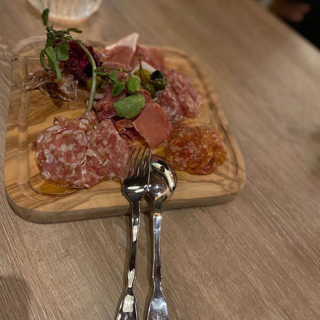 伊志嶺翔大さんのインスタグラム写真 - (伊志嶺翔大Instagram)「先日ザ・ナハテラスの【ラ・シマ】へ招待していただきました‼️ 美味しい食事と種類豊富なお酒があり、とても楽しいディナーとなりました^_^ 雰囲気もとても良いので、皆さまも是非一度は足を運んで見てください😆 ザ・ナハテラス様ありがとうごさました😊 #ザ・ナハテラス #ラ・シマ」1月8日 14時25分 - shota.ishimine