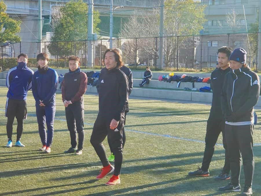 石川直宏さんのインスタグラム写真 - (石川直宏Instagram)「11回目を迎えた地元横須賀での「Jリーガーサッカー教室」✨ 子どもたちの成長に向けてはもちろん、自分がお世話になり、現在も指導者や関係者として横須賀のサッカー発展に尽力されている方々や、横須賀から飛び出し活躍する選手たちとのコミュニケーションを図れる素晴らしい機会になっています🤝  決して大きいとはいえない地域からこれだけの選手・人材が育っていくには必ず理由がある。 そんなコミュニティを大切にし、地域連携の絆を強め、これからも横須賀の活性と日本・世界に羽ばたく人材が育っていく為の更なる力になれればと思います。 . #Jリーガーサッカー教室 #横須賀 #Yokosuka #横須賀サッカー協会 #横須賀はいつも魂にリスペクト #地元 #青春 #感謝 #山本絵美  #鈴木達也  #石川扶  #谷口博之 #内藤友康 #小野裕二 #前田尚輝  #長倉颯 #山谷侑士  #石川直宏」1月8日 14時22分 - sgss.18
