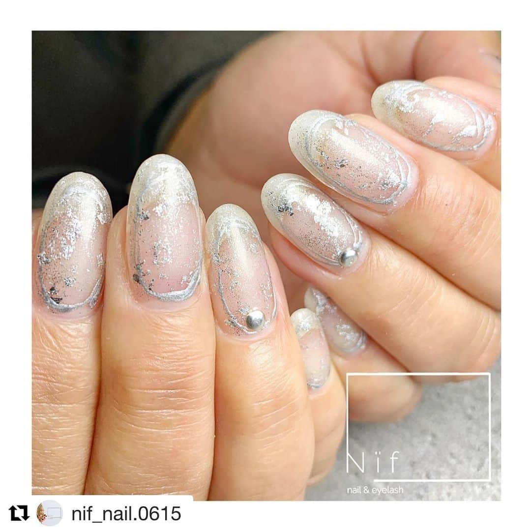 initygel_officialさんのインスタグラム写真 - (initygel_officialInstagram)「#Repost @nif_nail.0615 with @get_repost ・・・ metallic silver﻿ ﻿ シンプルに美爪が栄えるデザインに♬﻿ どんなデザインも美しくきまる美爪で﻿ 羨ましいーーー🤣🤣🤣﻿ ﻿ 担当WAKIKO(@maki_wkk)﻿ ﻿ ﻿ 使用カラー(@inity_official)﻿ SV-01P﻿ ﻿ ﻿ #ジェルネイル #ネイルデザイン #ネイルアート #ネイルサロン #ニュアンスネイル #シンプルネイル #大人ネイル #個性派ネイル #定額ネイル #成人式ネイル #山梨ネイル #山梨県甲府市 #山梨マツエク #山梨パラジェル #深爪矯正山梨 #パラジェル #プティール #アイニティジェル #initygel」1月8日 9時31分 - initygel_official