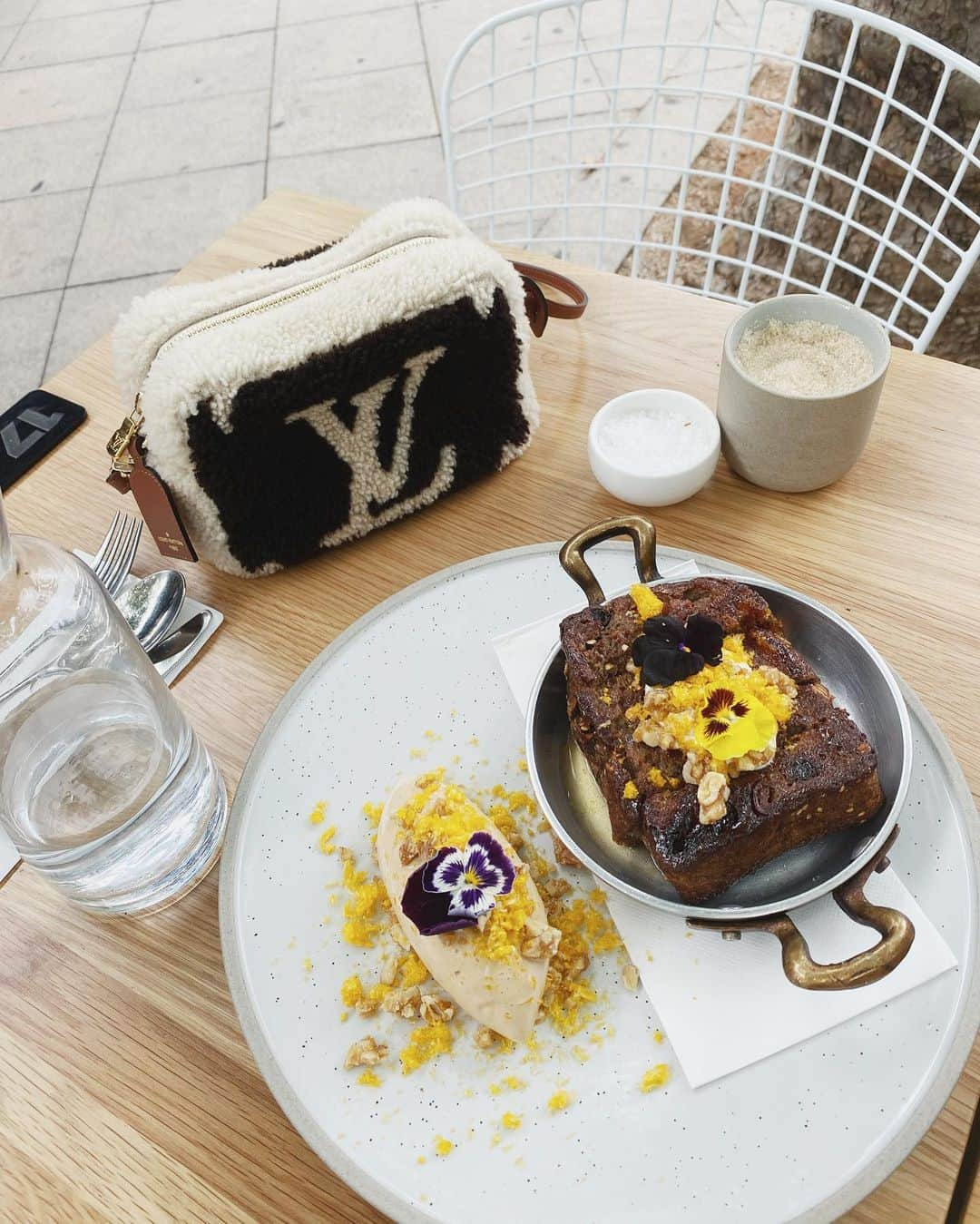 リリーマイマックさんのインスタグラム写真 - (リリーマイマックInstagram)「French toast & my fav bag @louisvuitton #LVAustralia」1月8日 9時45分 - lilymaymac