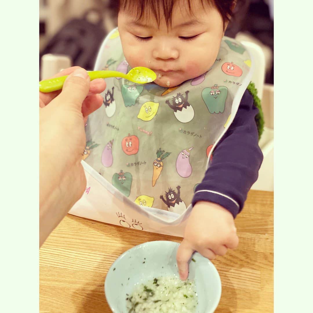 鈴木サチさんのインスタグラム写真 - (鈴木サチInstagram)「七草粥 お粥があまり得意でない我が家は、みんな好んで食べようとはしないので、小鉢にちょろっとだけよそって出しました。 でも今年はお粥を好んで食べてくれる人がいたっ！！ みんなよりしっかり食べてくれました😊  #mama #mother #model #kids #baby #8ヶ月 #family #tokyo #japan #8ヶ月ベビー #離乳食 #七草粥」1月8日 9時48分 - sachi_suzuki