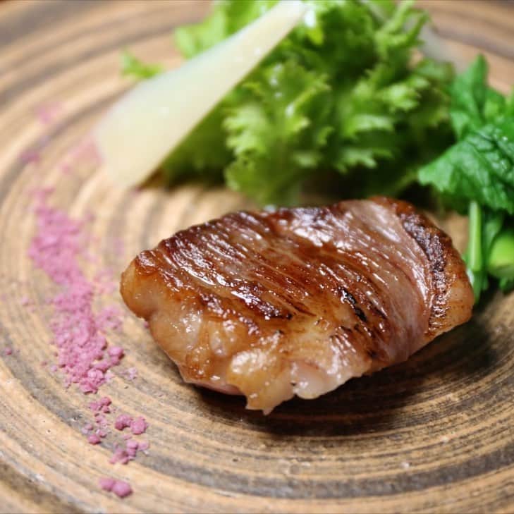 東 洋一郎のインスタグラム：「📍新福島「Oshima」 2019年12月19日 満を辞してのオープンはこちら💁‍♂薪焼きをベースとしたイタリアン。抜群の内装に加えて創作性のある料理の数々^_^ 今後も楽しみです🙆‍♂ ・﻿ ・﻿ @higashi_yoichiro ﻿ #偏食カメラマン  #Google認定フォトグラファー  #360度カメラ  #料理写真  #osaka  #food  #foodstagram  #gourmetfood  #gourmet  #gourmetartistry  #大阪  #グルメ  #大阪グルメ  #美味しくないわけがない #osmopocket #mavic2pro #ニューオープン #オオシマ #oshima #大阪イタリアン #福島グルメ」