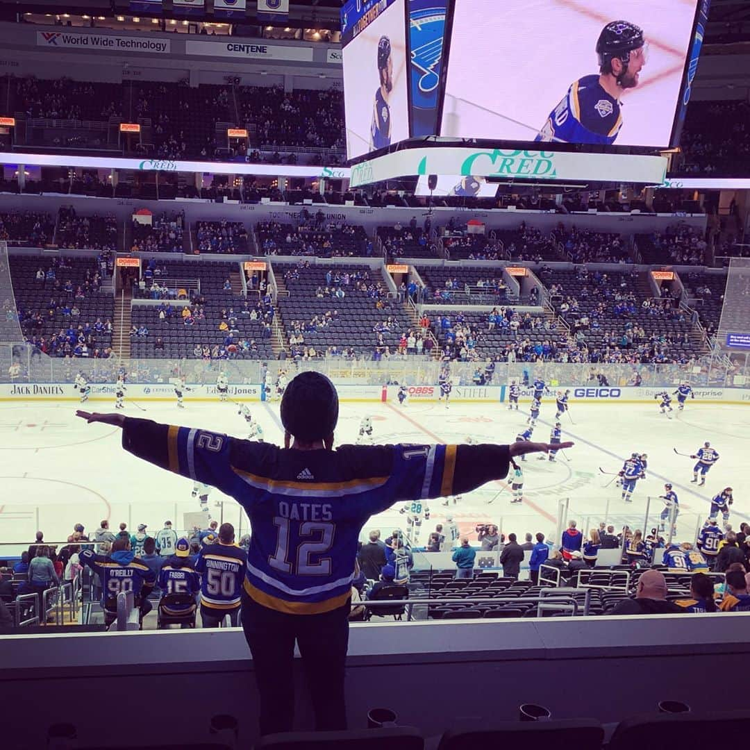 アニー・ワーシングさんのインスタグラム写真 - (アニー・ワーシングInstagram)「Finally seeing my Stanley Cup CHAMPS! @stlouisblues 💙🏒🏆🏒💙 #stlblues #LGB #weallbleedblue」1月8日 10時00分 - anniewersching