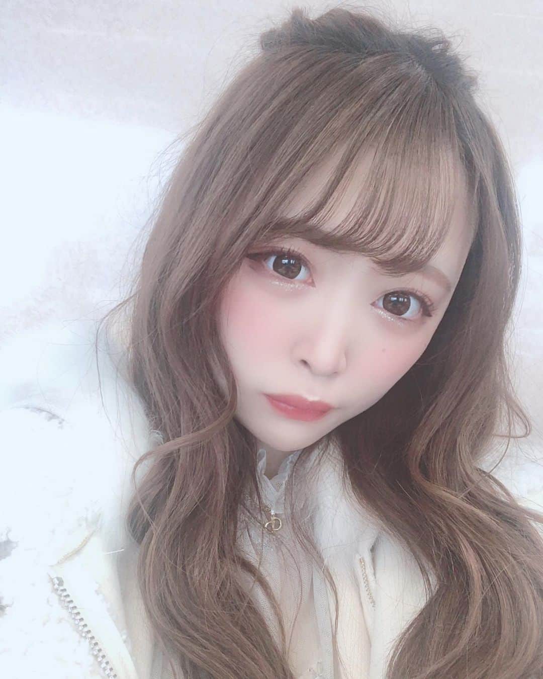 のインスタグラム：「・ ☁☁☁ ・ #ootd #fashion #winter #white #hairarrange #キャバクラ #新宿 #六本木」