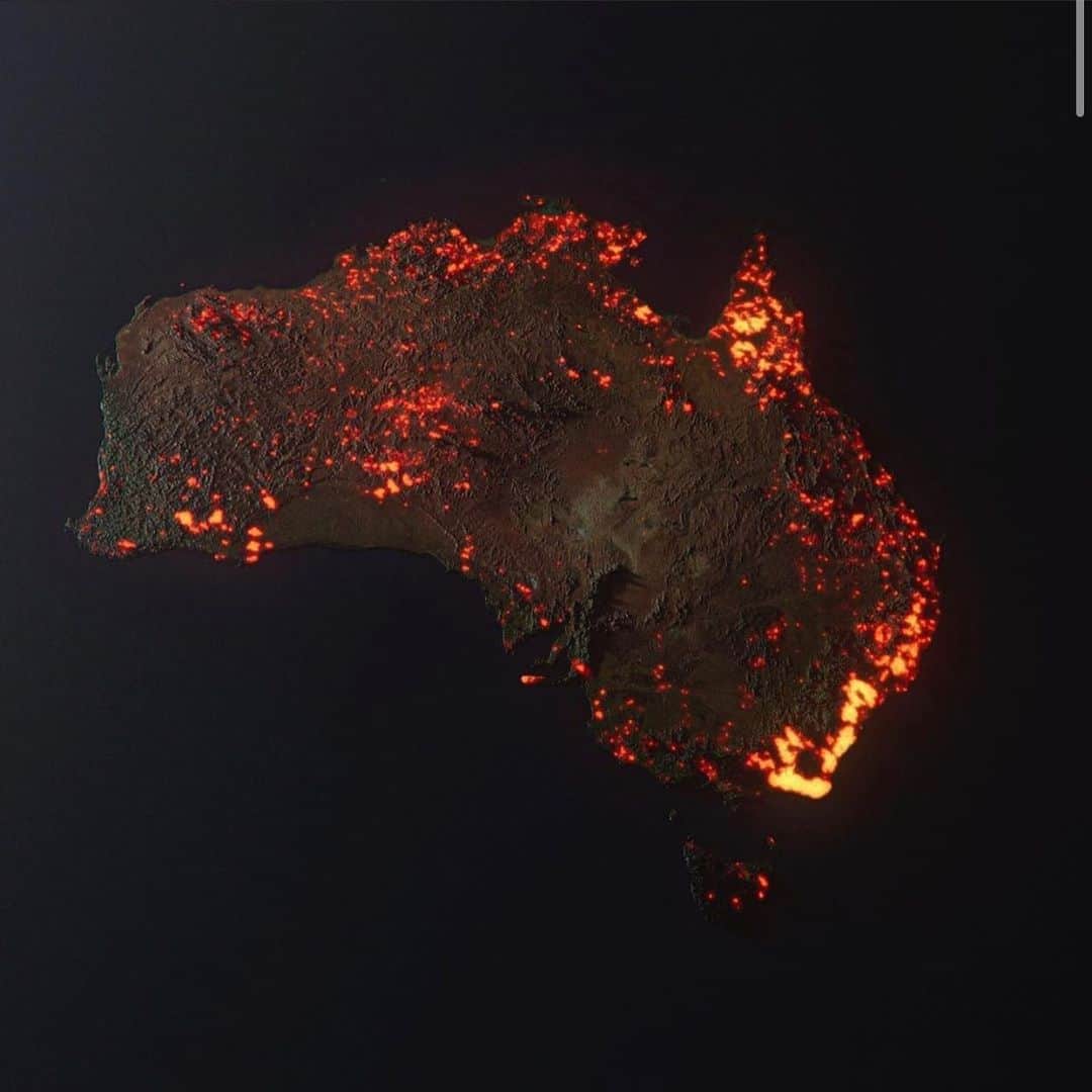アン・カーティスのインスタグラム：「The other country I like to call home is burning. The devastation is heartbreaking and alarming. I was really praying for stronger rains to come and soothe the burning land but it looks like it’s going to be a sunny day here in Victoria and probably across the country. If you are like me, who wishes they could do more physically to lend a hand to the firemen, communities and animals but cannot... here are some accounts/sites you can visit to donate. A little goes a long way. So much love has been coming in from people locally and globally but the battle hasn’t ended and their is still so much do for communities, land and animals who have been affected by the monstrous bushfires. Let us pray for more rain across the country, temperatures to stay at a low, strength and high morale for the firemen and volunteers and for healing for all those affected 🙏🏼 @redcrossau @vinniesvictoria @cfavic @animalsaustralia @salvosau @wwf_australia」