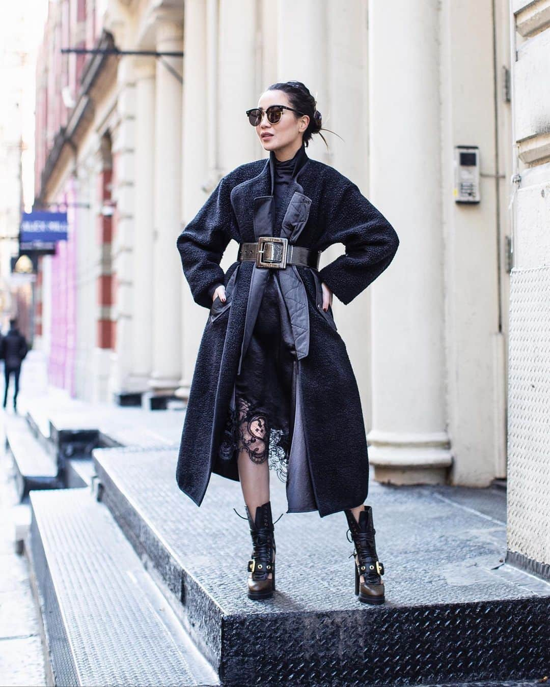 ウェンディー・グエンさんのインスタグラム写真 - (ウェンディー・グエンInstagram)「Battling NYC winters in peekaboo lace 🦋 How’s your 2020 going so far?! #ootd #nyc」1月8日 11時00分 - wendyslookbook