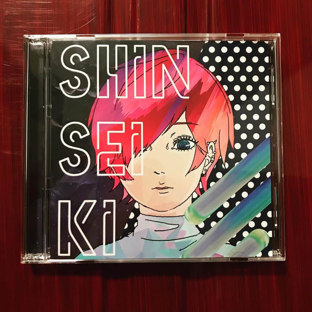ながしまみのりのインスタグラム：「#ポルカドットスティングレイ ﻿ miniAlbum「#新世紀」収録曲「#女神」にてキーボードを弾いています。﻿ ﻿ 「有頂天」ではじめて一緒に制作させていただいてから、﻿ ライブに制作にたくさん呼んでもらって感謝です。﻿ ﻿ ポルカ結成5周年おめでとうございます㊗️﻿ ﻿ ——﻿ ﻿ I Played the keyboard for ポルカドットスティングレイ's “女神” recorded in a miniAlbum "新世紀”.﻿ ﻿ I am grateful for being able to participate in many polka’s concerts and recordings, since I worked together for the first time on “Uchoten”.﻿ ﻿ Congratulations on POLKADOT STINGRAY’s 5th anniversary!!﻿ ・﻿ #ポルカドットスティングレイ﻿ #ポルカ﻿ #新世紀﻿ #女神」