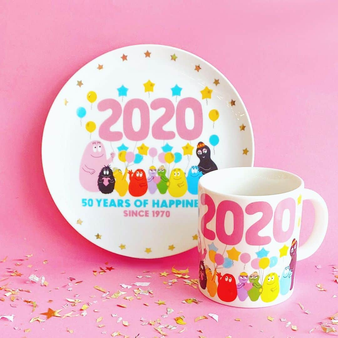 プラザ/PLAZAさんのインスタグラム写真 - (プラザ/PLAZAInstagram)「2020年とバーバパパ50周年を記念したプレートとマグカップです💓プレートには飾り用の皿立てがついています😆🙌🎉PLAZA・MINiPLA限定アイテムです🌈❤️ . BARBAPAPA 2020プレート ¥2,750(税込) 2020マグカップ ¥1,650(税込) . #BARBAPAPA #バーバパパ #BP50th #プレート #マグカップ #お皿 #食器 #PLAZA限定 #PLAZA #プラザ #MINiPLA #MINIPLA #ミニプラ @plazastyle」1月8日 11時56分 - plazastyle