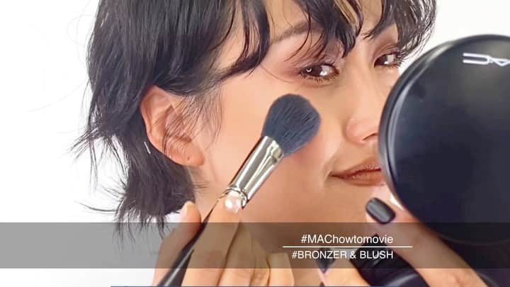 M∙A∙C Cosmetics Japanのインスタグラム：「ㅤ 【今年こそは！ シリーズ ： シェーディング＆チーク編】 ㅤ 今年こそはマスターしたい！ 仕上がりにぐっと差が出るメイクテクニックを動画で分かりやすくご紹介♪ 第2弾は、シェーディング＆チーク👀✨ 少しの違いでぐっと差が出る、シェーディング＆チークテクニックをマスターして‼️ ㅤ ㅤ ↓↓メイン使用製品↓↓ [M·A·C ミネラライズ スキンフィニッシュ/ナチュラル] ミディアム ダーク [M·A·C ミネラライズ ブラッシュ] ナチュラリー フローレス ㅤ ㅤ MAKE UP AND MODEL： MAC ARTIST RYOKO SHIONO @macpro_tokyo ㅤ ㅤ #MACCosmeticsJapan #MACコスメ #MACCosmetics #コスメ #メイク #ミネラライズブラッシュ #チーク #オレンジチーク #ベージュチーク #オレンジメイク #シェーディング #冬コスメ #冬メイク #コスメ紹介 #セルフメイク #血色 #立体感 #makeup #beauty #cosmetics」