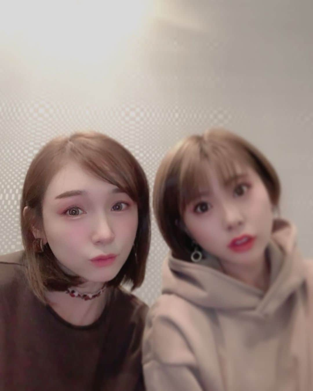 加護亜依さんのインスタグラム写真 - (加護亜依Instagram)「👩‍❤️‍👩 右の人、有名なアイドルマネージャーさんだったのよ、じつは🤫 これからもよろしく！ #今は私が独り占めさ🥰」1月8日 12時02分 - ai.1988kg