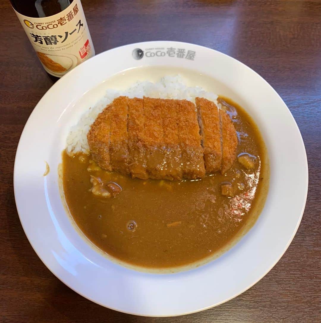 くろさんのインスタグラム写真 - (くろInstagram)「ロースカツカレー🍛ごはん少なめ757円 #ロースカツカレー #KatsuCurry #カツカレー #芳醇ソース #福神漬け #大量福神漬け #かけすぎ部 #CoCo壱番屋 #ココイチ #CoCo壱番屋港区ヴィータイタリア店 #汐留ランチ #新橋ランチ #カレーランチ #ココイチランチ」1月8日 12時08分 - m6bmw