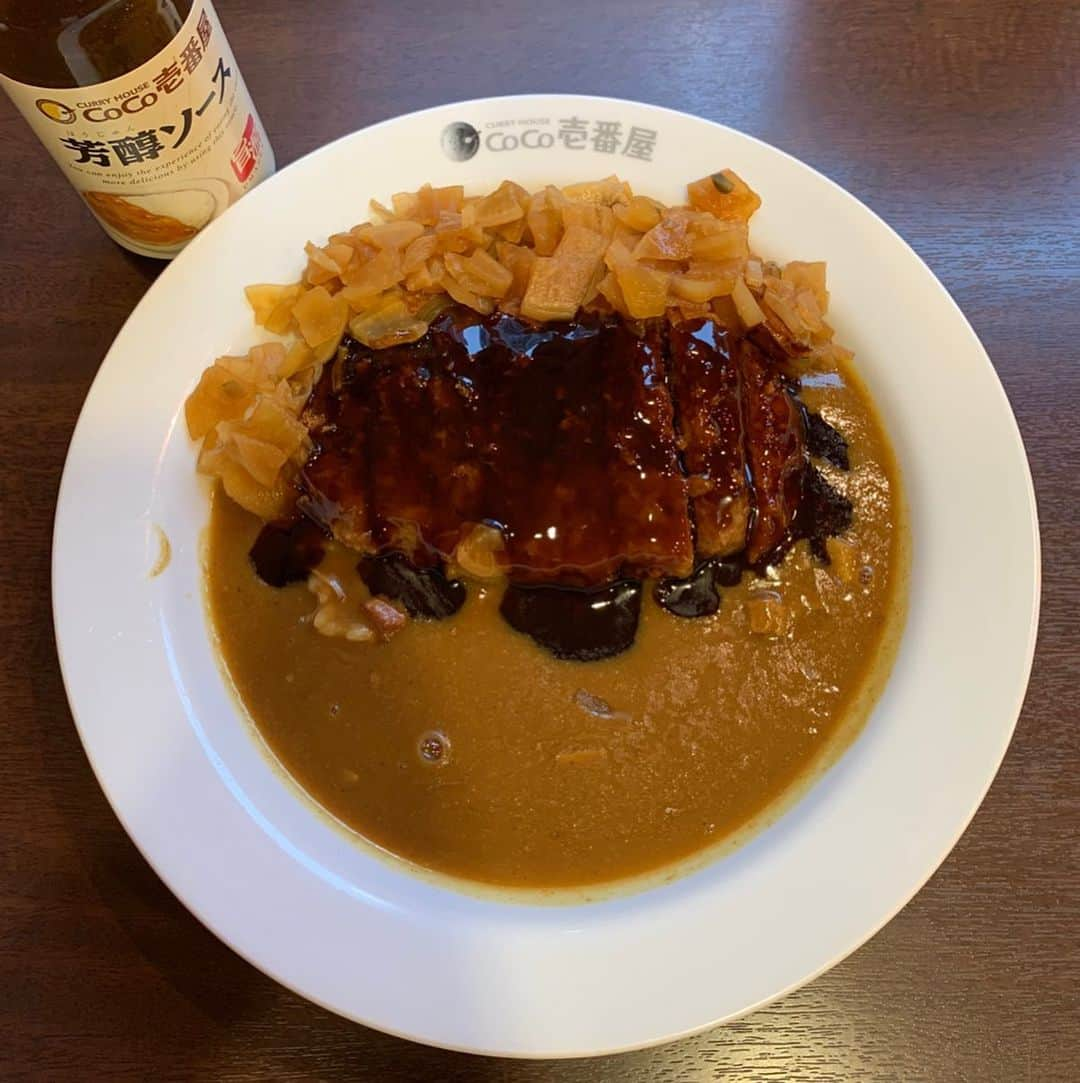 くろさんのインスタグラム写真 - (くろInstagram)「ロースカツカレー🍛ごはん少なめ757円 #ロースカツカレー #KatsuCurry #カツカレー #芳醇ソース #福神漬け #大量福神漬け #かけすぎ部 #CoCo壱番屋 #ココイチ #CoCo壱番屋港区ヴィータイタリア店 #汐留ランチ #新橋ランチ #カレーランチ #ココイチランチ」1月8日 12時08分 - m6bmw