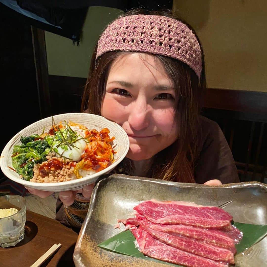 アンジェラ佐藤さんのインスタグラム写真 - (アンジェラ佐藤Instagram)「昨夜は社長さん達とのお食事会〜🥩🍗🍖 社長さん達が「食べ放題で出していい肉じゃない」と絶賛した"焼肉の極意兆-kizashi"の食べ放題！  確かに食べ放題で提供していいの？と思ってしまうくらい肉のクオリティが高い( ﾟДﾟ)ｳﾏｰ  #和牛とジンギスカン焼肉の極意兆 #すすきの焼肉食べ放題 #道産和牛の希少部位とか食べ放題 #肉の脂が深くまろやか #とりの山わさびポン酢オカワリしまくり #ヒンナヒンナ」1月8日 12時15分 - angela_satou