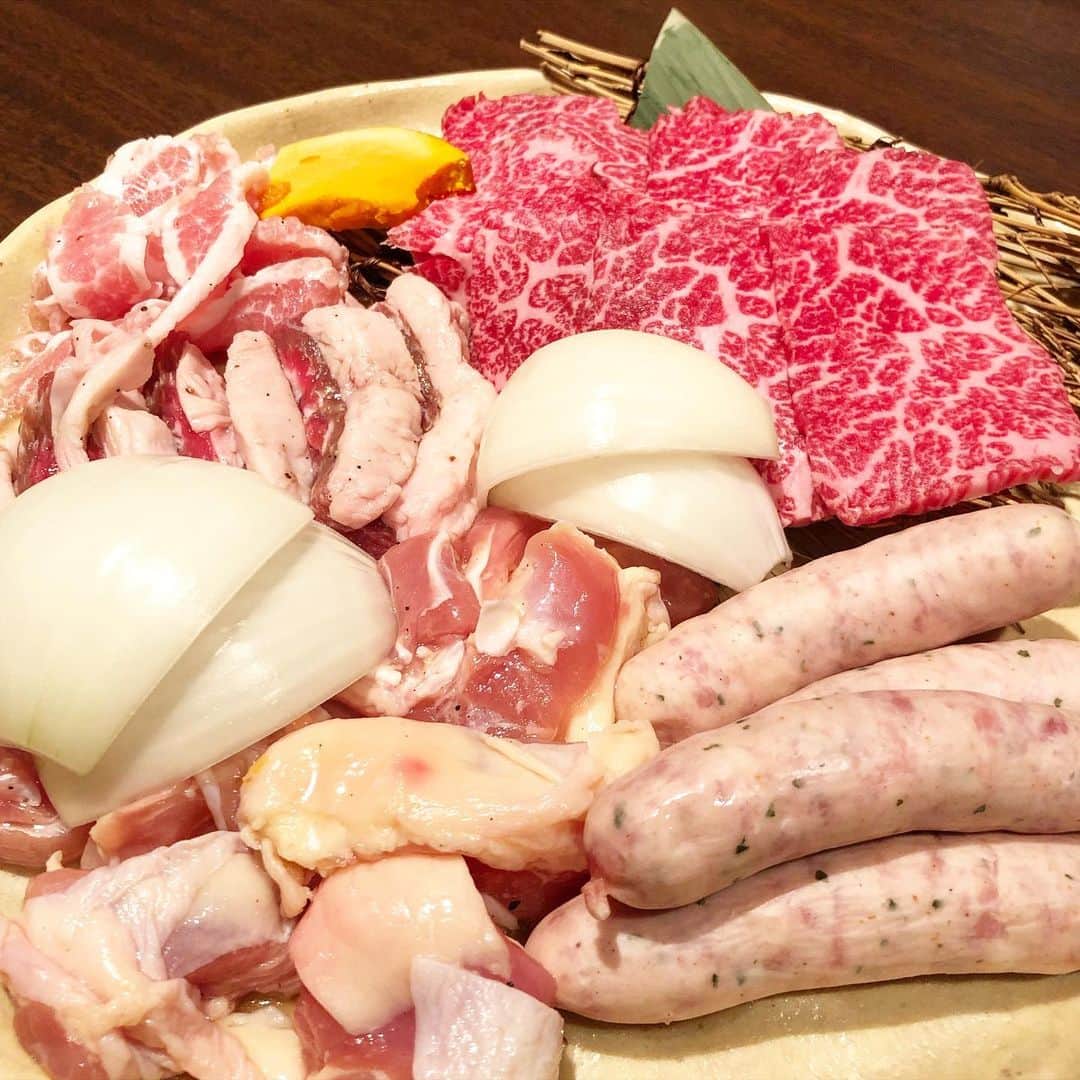 アンジェラ佐藤さんのインスタグラム写真 - (アンジェラ佐藤Instagram)「昨夜は社長さん達とのお食事会〜🥩🍗🍖 社長さん達が「食べ放題で出していい肉じゃない」と絶賛した"焼肉の極意兆-kizashi"の食べ放題！  確かに食べ放題で提供していいの？と思ってしまうくらい肉のクオリティが高い( ﾟДﾟ)ｳﾏｰ  #和牛とジンギスカン焼肉の極意兆 #すすきの焼肉食べ放題 #道産和牛の希少部位とか食べ放題 #肉の脂が深くまろやか #とりの山わさびポン酢オカワリしまくり #ヒンナヒンナ」1月8日 12時15分 - angela_satou