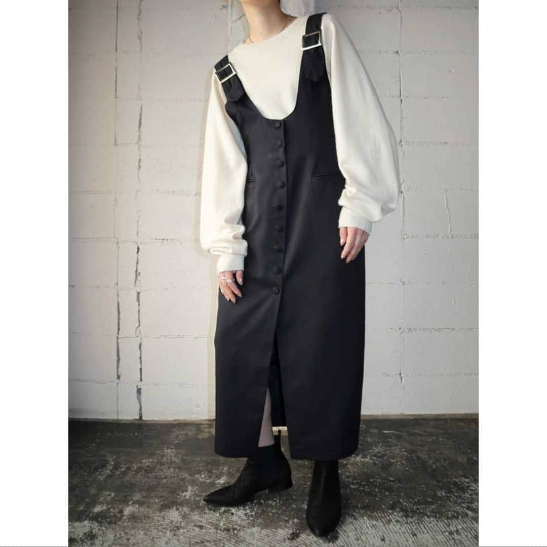 吉祥寺 古着屋 Orfeoのインスタグラム：「Front Button Jumper Skirt  #orfeo #kichijoji #tokyo #vintage #used #fashion #coordinate #outfit  掲載商品のお問い合わせはメールにて承っております。コメント、DMでのお問い合わせは受け付けておりませんのでご了承ください。」