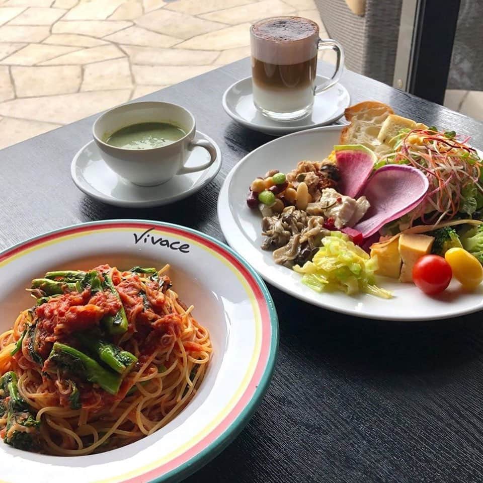 納得住宅工房さんのインスタグラム写真 - (納得住宅工房Instagram)「☆1/11(土)12(日)納得フリマ＠富士店のお知らせ☆﻿ ﻿ レストランVIVACEでご提供させていただいていたシチリア製パスタ皿やおしゃれな食器類・グラス等を破格のプチプライスでご提供いたします！﻿ ﻿ ホームパーティーや毎日の食卓で活躍してくれること間違い無し。﻿ ﻿ ぜひ、お気に入りのアイテムをお得にゲットしてくださいね！﻿ ﻿ ☆詳しくは納得のHPで☆﻿ ﻿ #﻿納得住宅工房 #フリマ #食器好き #プチプラ食器 #パスタ皿 #富士市 #ラトリエvivace #トラットリアvivace #vivace ﻿」1月8日 12時23分 - nattoku_jutaku