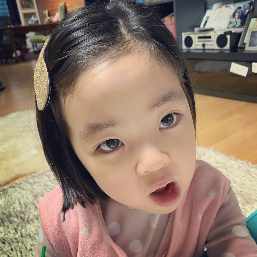 のインスタグラム：「내사랑라니씨. 우리사랑변치마오.오늘따라울적하니유치원간그대가보고싶소.#허나참겠소#참아야지암」