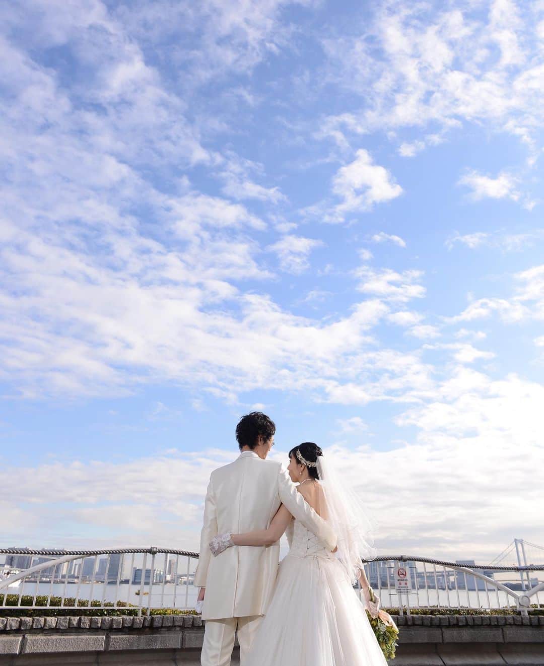 St.AQUA 東京の結婚式場 サンアクアチャペルさんのインスタグラム写真 - (St.AQUA 東京の結婚式場 サンアクアチャペルInstagram)「東京湾の景色と真っ青な空をバックにしたロケーション撮影。 . お二人の表情も自然と和やかに☺️ . . wedding date 2019.12.23 groom&bride M&K planner Yukiko Watanabe . . #サンアクア #サンアクアチャペル #d_wedding #海の近くのウエディング #2019年秋婚 #2019年冬婚 #2020年春婚  #挙式とお食事会 #船上パーティー #少人数ウエディング #ファミリーウエディング #ウエディングブーケ #会場コーディネート #家族婚 #家族挙式 #マタニティウエディング #パパママ婚  #ブライダルフェア #ウエディングドレス #ドレス試着 #結婚式場探し #式場探し #式場見学  #プレ花嫁 #2人挙式  #船上ウエディング #結婚式準備 #竹芝 #日本中のプレ花嫁さんと繋がりたい」1月8日 12時34分 - staquatakeshiba