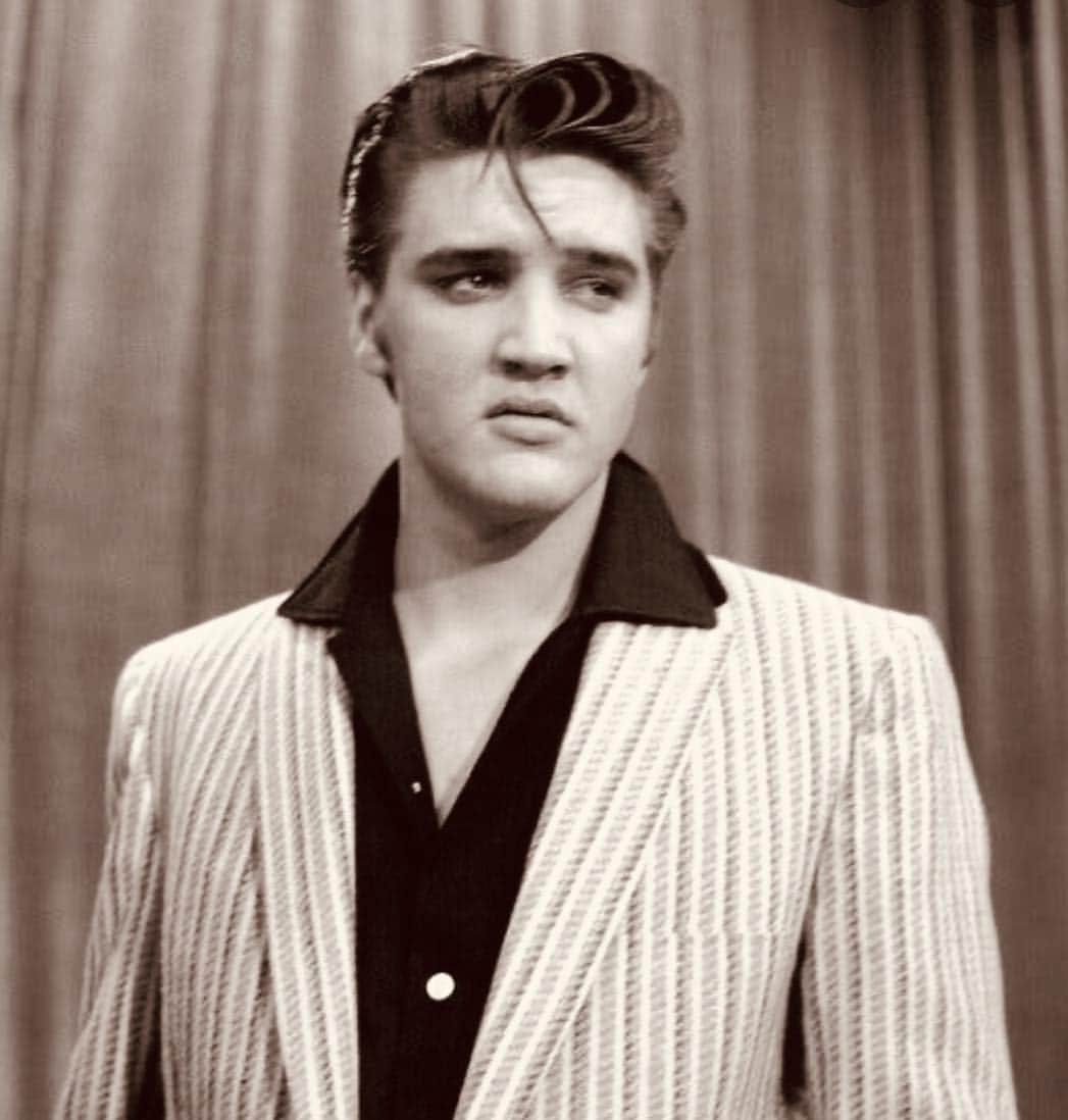 ドルフ・ラングレンのインスタグラム：「Step back, man! Happy 85th birthday to The King. 🍾🍾💥💥」