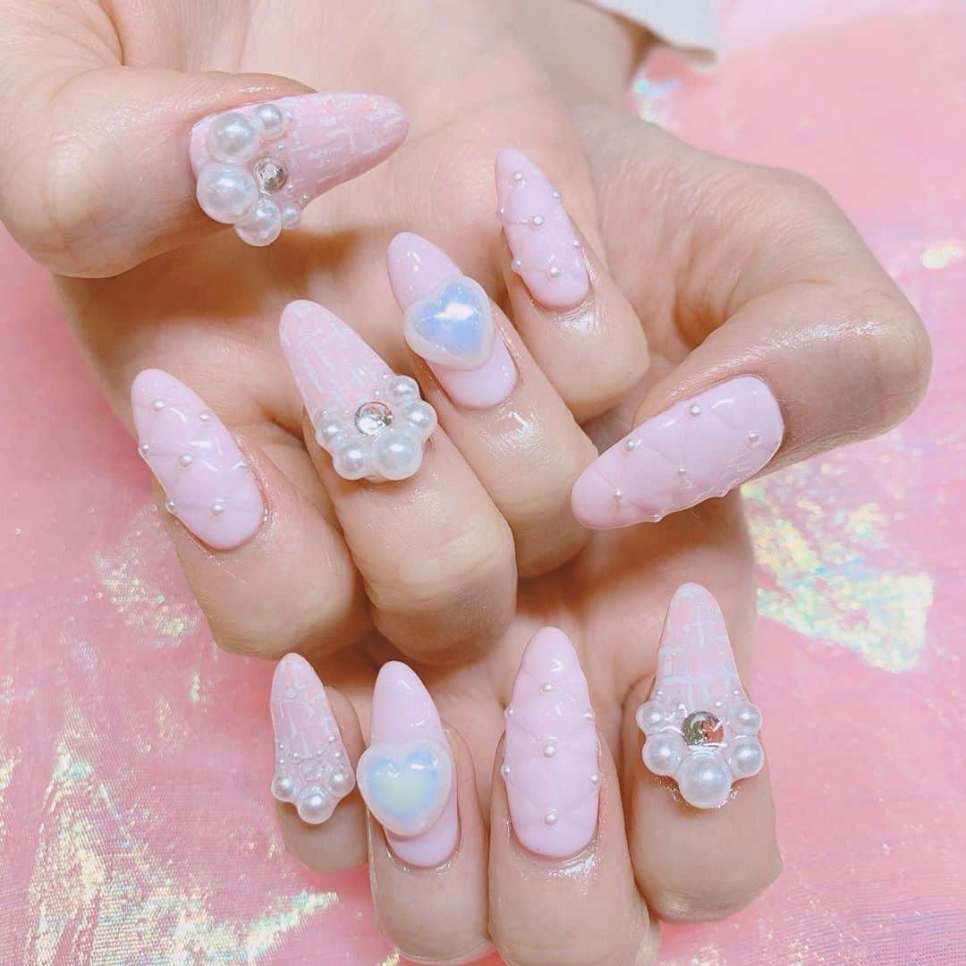 田口未彩のインスタグラム：「🎀 . . ( @pomynail )でネイル新しくしてきた〜💅💗 . 今回もピンクかわいいお気に入り💕 . . . #pomynail #nail #newnail #ネイル #ポミーネイル #ハートネイル #ハートパーツネイル #ピンクネイル #キラキラネイル #パーツネイル #量産ネイル #量産型ネイル #ピンク加工」