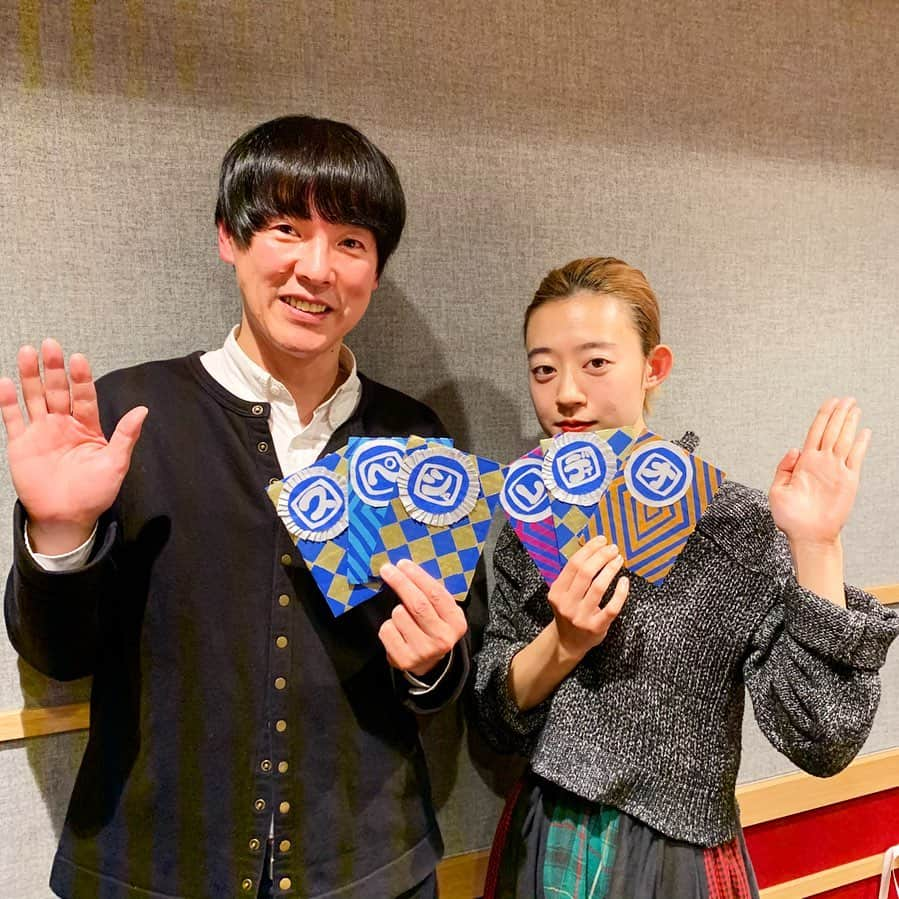 カジヒデキさんのインスタグラム写真 - (カジヒデキInstagram)「水曜日の夜はbayfm！僕と羊文学のモエカさんがMCを務めるスペシャレディオは、この後22:30からです。新年2回目は新春企画として「選曲かるた」なるものをやります！モエカさんと僕が、かるたに書かれたテーマを元に選曲するというスペシャル企画✨さて僕らは何を選曲するのか？是非番組を聴いて、ご確認下さい！ ちなみに、1月のマンスリープッシュはNEIGHBORS COMPLAINです。 #bayfm #spaceshowermusicradio #羊文学 #塩塚モエカ #カジヒデキ」1月8日 22時05分 - hideki_kaji