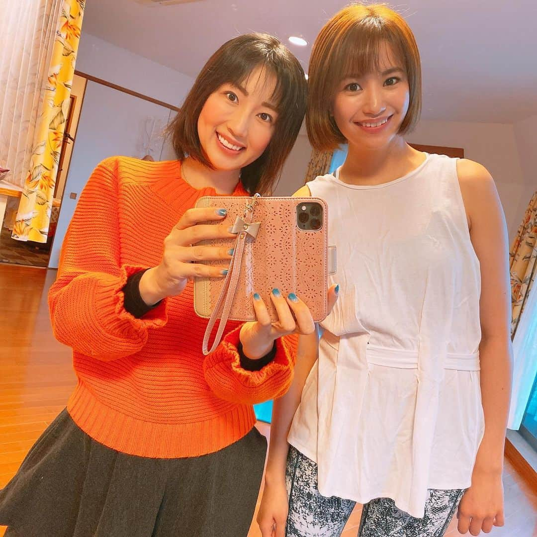 庄司ゆうこさんのインスタグラム写真 - (庄司ゆうこInstagram)「昨日も今日もスタジオにいたからインストラクターたちにいっぱい会えた❣️ ホントうちの子たちはみんな明るくて面白くて会うと元気になる🤗 お客様が継続して頂いているのも、彼女たちに会うと元気になるんだろーなぁって思います。笑 ヨガって誰に教えてもらうかって凄く大事✨ 女性も男性も私はエネルギッシュでスーパーポジティブな人が大好き😘 昨日もめちゃくちゃパワーある社長さんに久しぶりに会って、なんか運気上がった気がしたもん‼️笑 一緒にいる人ってホント大事✨ そして今日はえりかちゃんにマツエクしてもらって、りょうこちゃんと子連れで児童館へ💖PSY→歯医者→マツエク→児童館と予定詰め込んじゃったけど楽しかったぁー❣️けど歯医者は麻酔があんまり効いてなくて痛かったよぉ😭😭😭 #スーパーポジティブ#ポジティブスターヨガ#美人インストラクター#ヨガ#マツエク#復活#児童館#ママ友#同級生ベビー#女の子ママ#男の子ママ#生後8ヶ月」1月8日 22時05分 - yuko.shoji