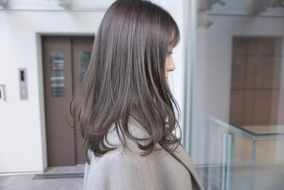 金田和樹さんのインスタグラム写真 - (金田和樹Instagram)「1番人気のダブルケアカラーで、ミルクティーグレージュに♡ イチオシですので、成人式などのカラーに😊❣️ #成人式#成人式カラー」1月8日 22時09分 - kaneta.hair