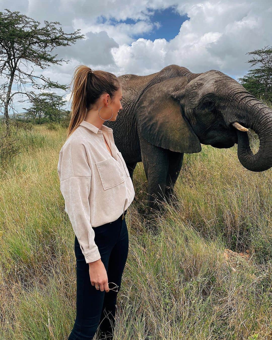 ロレーナ・ラエさんのインスタグラム写真 - (ロレーナ・ラエInstagram)「🥕 Look at this beauty 🐘 who is loving life in the Ol Jogi Wildlife Conservancy here in Kenya .. grateful for this trip and everything we’ve seen and learned 🇰🇪 / Anzeige」1月8日 22時19分 - lorena