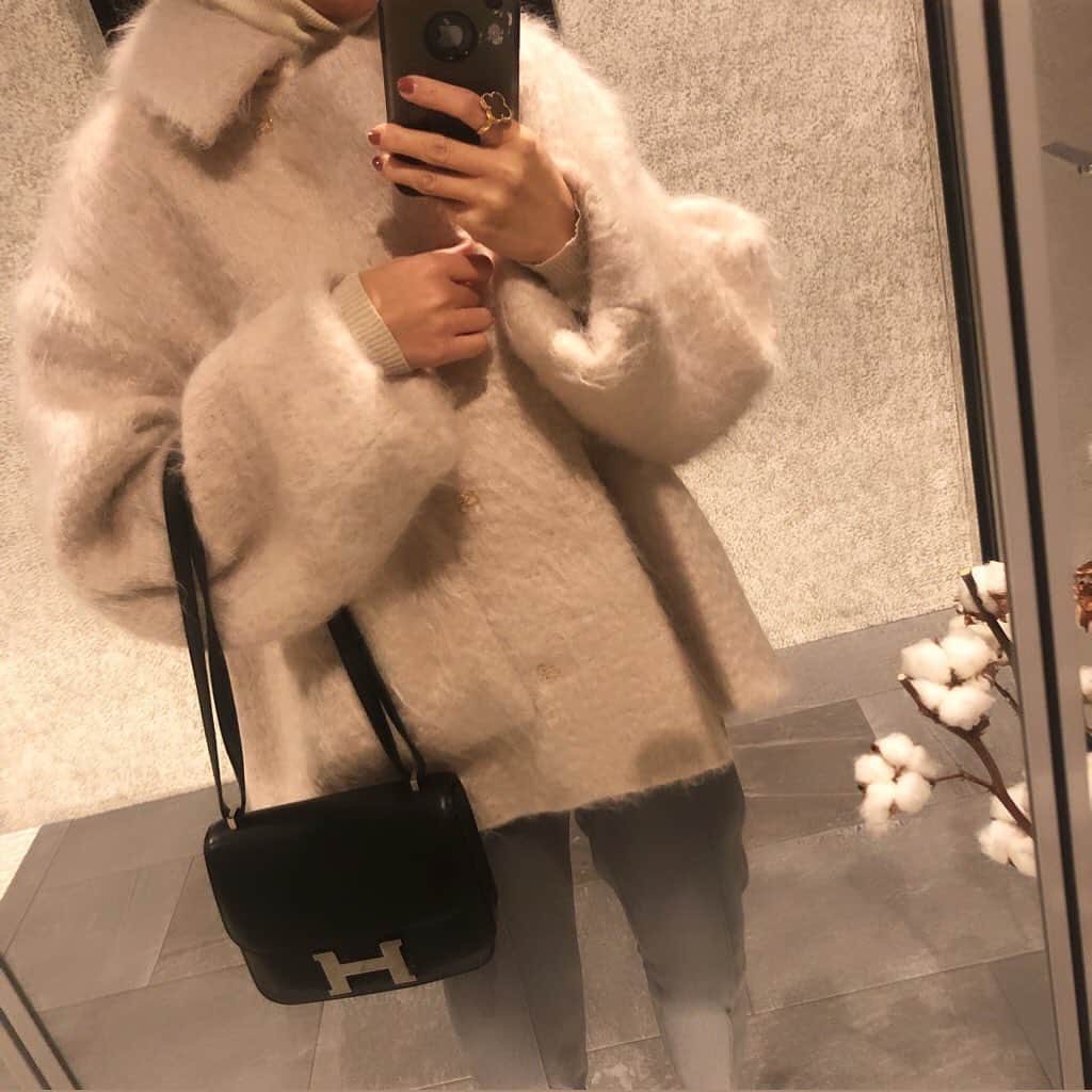 のインスタグラム：「・ 1日が長く、早起きはやっぱり充実‼︎ 年末年始の暴飲暴食をチャラにしたく、 岩盤ピラティスに👌 がんばります🐖 汗も流して代謝よくして、 ブッツブツになった顔も早く治したいw」