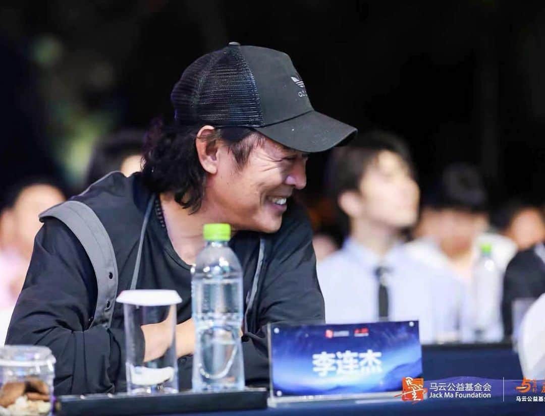 ジェット・リーのインスタグラム：「I had the honor of attending Jack Ma Foundations’s event celebrating outstanding teachers and headmasters in rural China. I’m so amazed and appreciative of the dedication they have and am grateful for their impact on the next generation.」