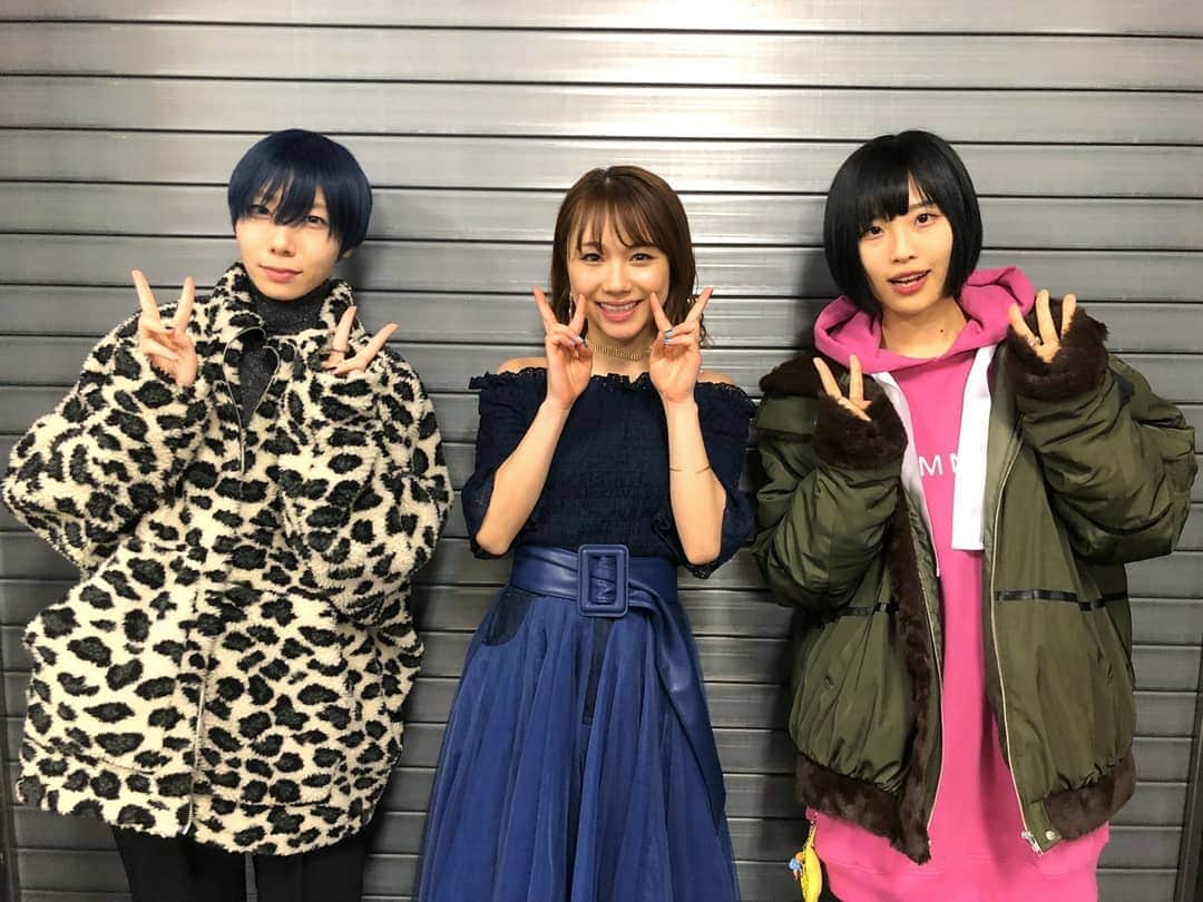 石田亜佑美さんのインスタグラム写真 - (石田亜佑美Instagram)「. . バースデーイベントのお客様✨ . 大好きで憧れでいつもその背中を追っています #鈴木愛理 さん . 惹き付けられるパフォーマンスで常に私も魅せられ、刺激をもらっている後輩の #佐々木莉佳子 ちゃん #angerme . 私のことを好きだと言って、ハロー!プロジェクトに加入してくれた特別な存在の #平井美葉 ちゃん #BEYOOOOONDS . #ヤバいTシャツ屋さん #しばたありぼぼ さん #Maisonbookgirl #コショージメグミ さん まさか来ていただけるなんて、びっくりして、私のイベントで合ってますか！？なんて思っちゃいましたが、すごく嬉しかったです…✨ . . #ありがとうございます #誕生日 #バースデーイベント #一人芝居 #芝居 #演技 #石田亜佑美 #morningmusume20 #モーニング娘20」1月8日 22時32分 - ayumi_ishida.official