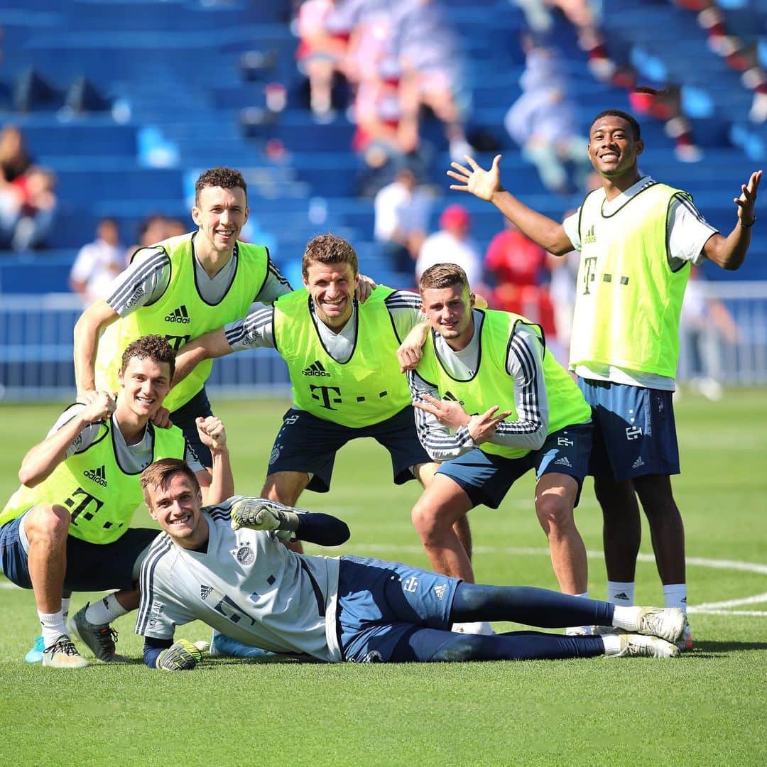 トーマス・ミュラーのインスタグラム：「Winning team of the day 😀💪 #fcbayern #Doha #Training #esmuellert #miasanmia #packmas」