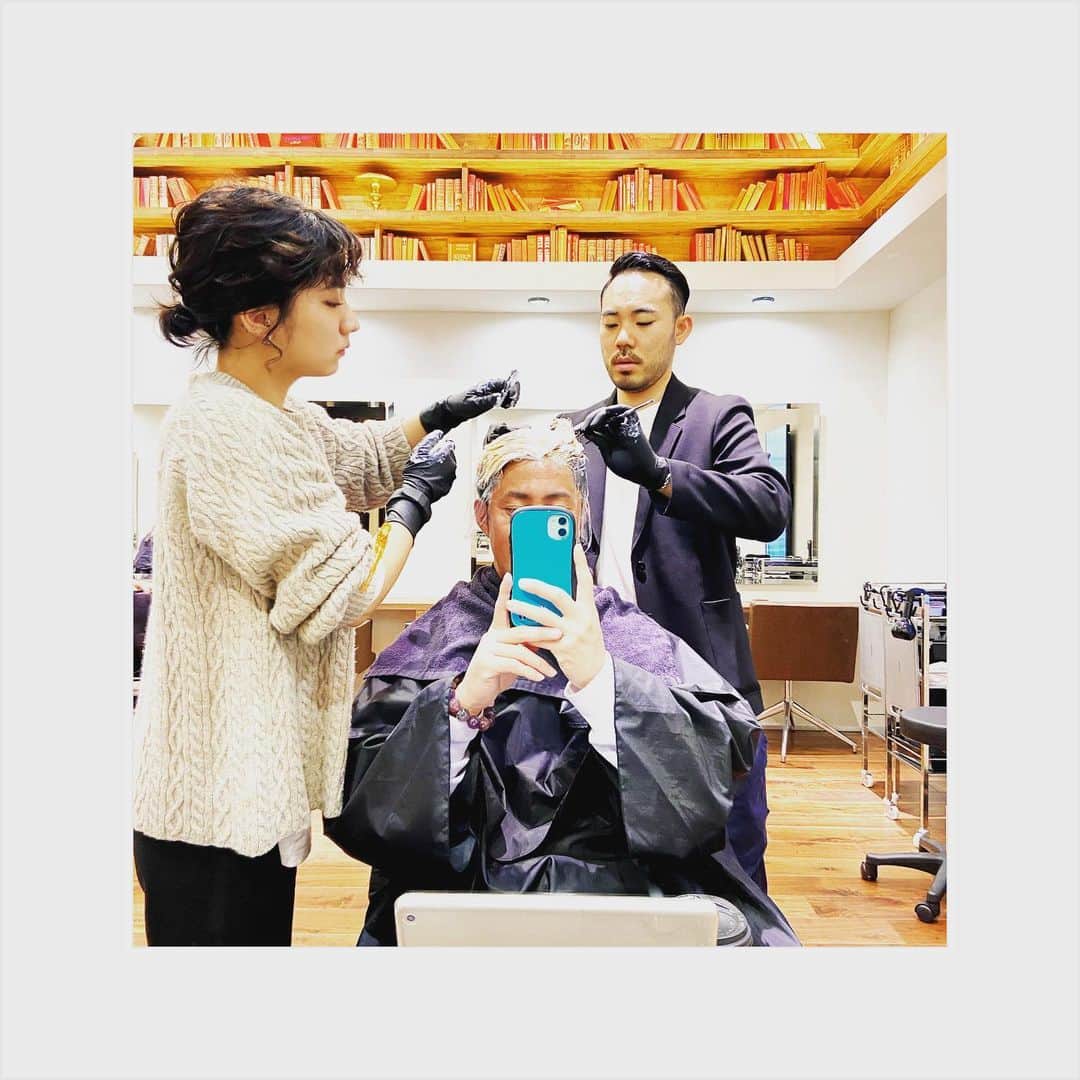 小林 ディスカスさんのインスタグラム写真 - (小林 ディスカスInstagram)「今年、初の髪のメンテナンスへっ 👱🏾‍♂️✨💇🏼‍♂️✨💆🏼‍♂️✨💈 カットとカラーは、 西田氏😎 @kenichinishidaramsoe 今回もしっかりブルー系グレーを入れて、 退色を楽しむ系テンションですっ💪🏾 皆さま、 今年もnexをよろしくお願い致しますっ！！ @nex.the_salon  @nex_mens  #tokyo #japan #fashion #beauty #美容 #美容男子 #hair #hairsalon #美容室 #nex #ネックス #骨董通り #南青山 #東京 #カット #カラー #トリートメント #育毛 #ハゲ予防 #ヘッドスパ」1月8日 22時40分 - discus_kobayashi