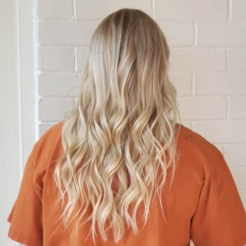 東京ビューティークリニック【公式】のインスタグラム：「Nothing like sunshine on a cold, winter day ☀️ balayage by @rachlauterwasser」