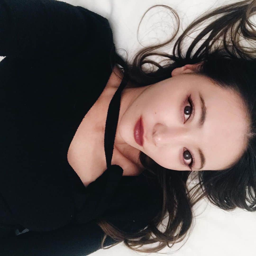 クリスティン・ウェイのインスタグラム：「Good night #photography #photooftheday #makeupplus #selfie #cosmetics #makeuplover #gn #christinewei #クリスティンウェイ」