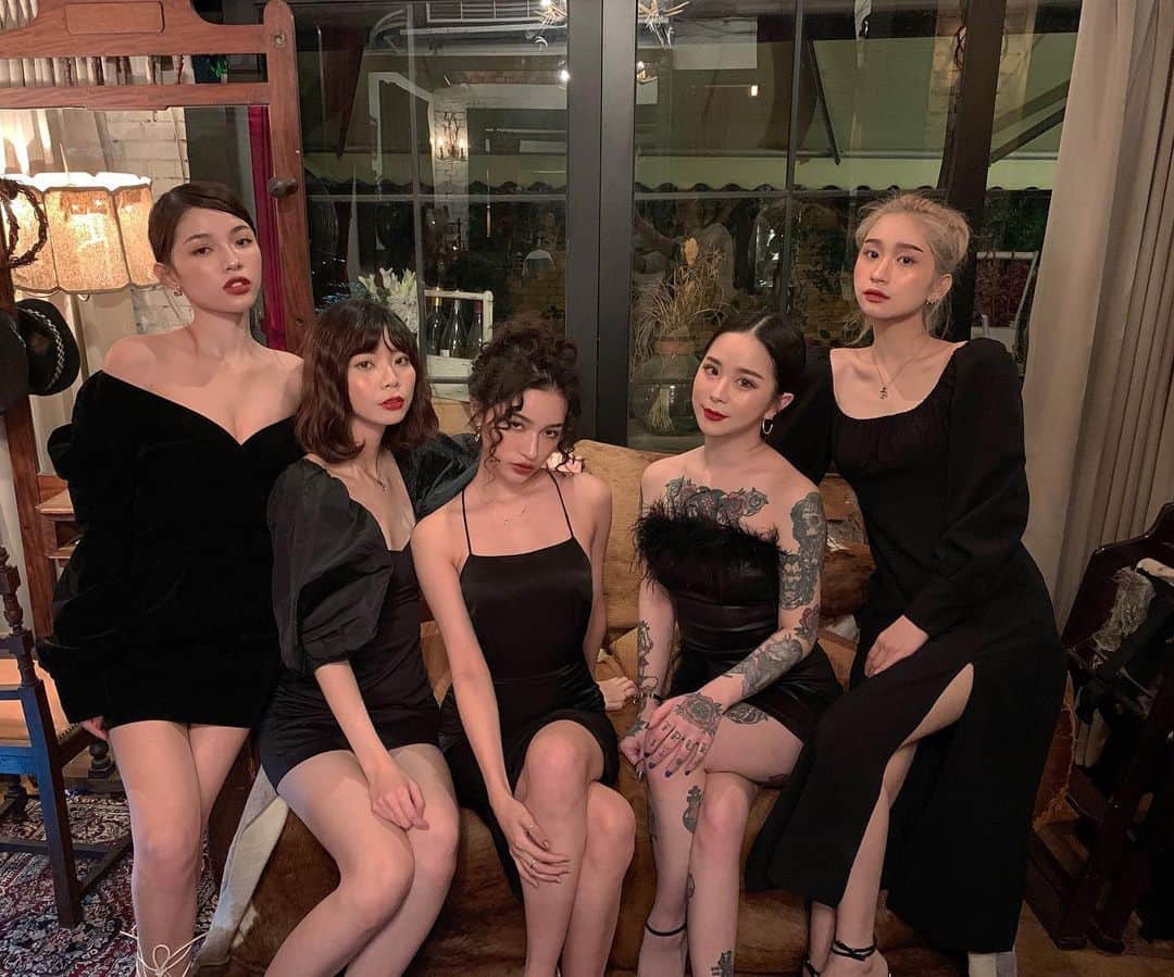 Abby Chenのインスタグラム：「🖤」
