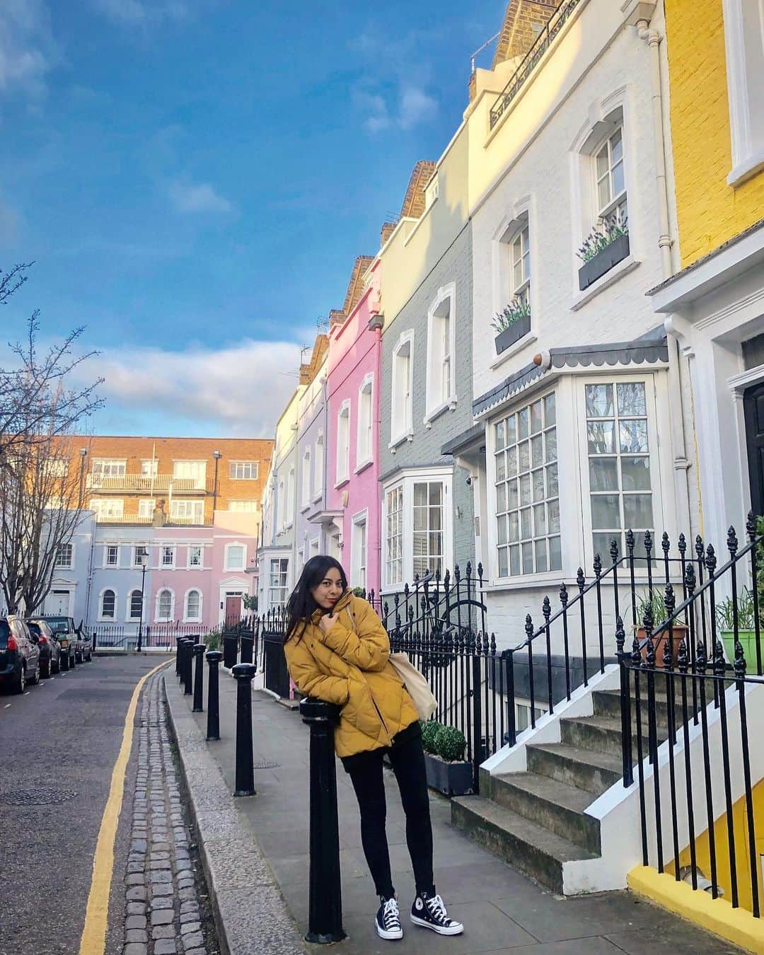 MiChiのインスタグラム：「That day in London when the sun came out for 25 minutes.. 😂 イギリスに居るとほんと太陽のありがたみを感じる😅💕 #london#chelsea#uk#colours#sunnylondon」