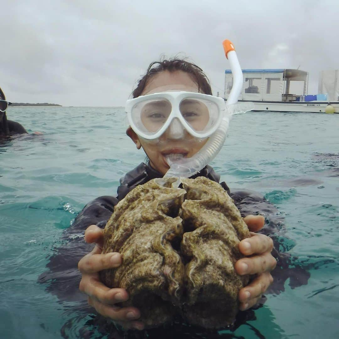 山本まさみさんのインスタグラム写真 - (山本まさみInstagram)「・ 4月＊ 石垣島へ  幻の島や竹富島周りました。 目に入る全ての自然が綺麗で、またすぐに行きたいと思いました！ 今年行けるかなー？？ ※シュノーケリング楽しそうにみえるけど波酔中！笑 あれは本当にキツい  #石垣島　#竹富島　#幻の島」1月8日 15時14分 - masami_macho