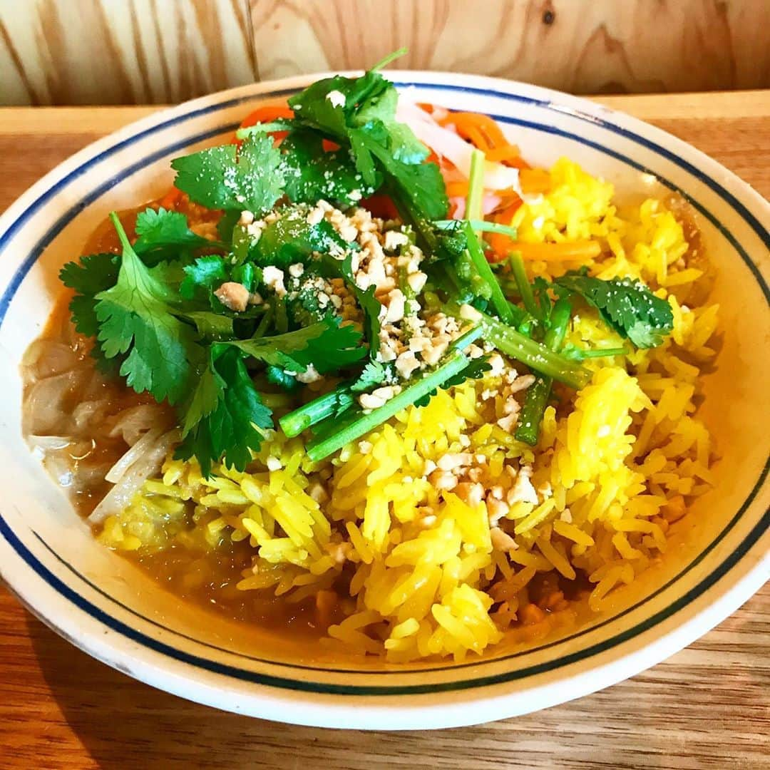 畑中葉子さんのインスタグラム写真 - (畑中葉子Instagram)「大山鶏カレーライス😍💕💕 スタンドバインミー・学芸大学 ・ ・ ゲスト出演のライブリハ後にスタンドバインミーにすべり込みでココナッツミルクの大山鶏カレーライス🥰 ・ ・ #大山鶏カレーライス #カレー #カレーライス #スパイスカレー  #ベトナム料理 #スタンドバインミー #学芸大学 #毎日カレーが食べたい #yhcurry」1月8日 15時34分 - hatanaka_yoko