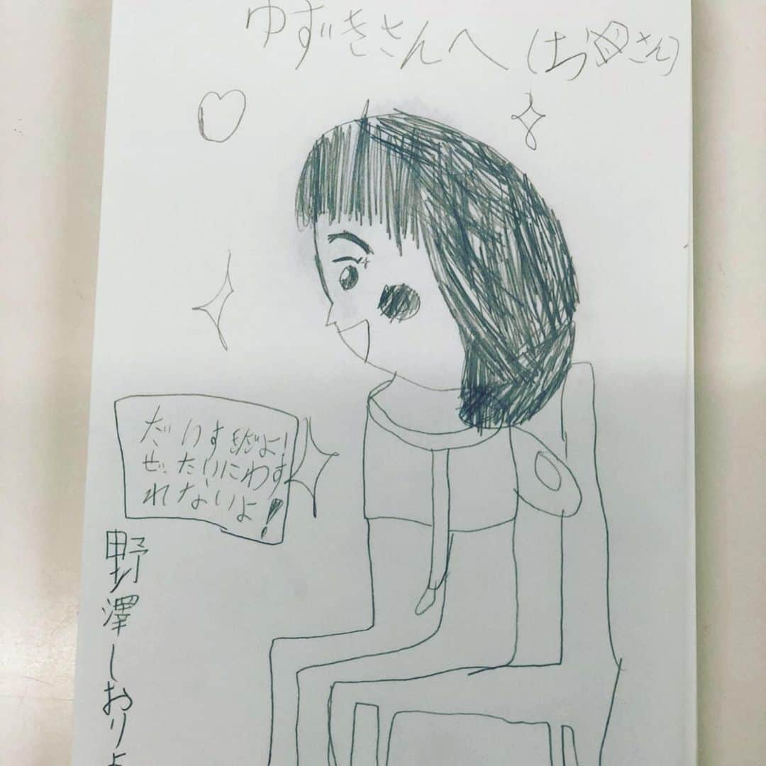 柚希礼音さんのインスタグラム写真 - (柚希礼音Instagram)「😋 「名古屋行き最終列車2020」 今年も出ます😋 名古屋での撮影は こちらでございました🐤 . 野澤しおりちゃんと 一年ぶりの再会で😊 似顔絵まで描いてもらいました❤️🙃🙃 ラーメンこぼした事件は 撮影の昼休みの事件💦 . 今回も心温まる内容となってます。 宜しければみーてーね❤️ 放送は、 メ～テレ2020/1/27(月)24:18～ テレビ神奈川2020/2/19(水)23:00～ . です🙂🙂 #名古屋行き最終列車 #2020 #野澤しおり ちゃん #ドラマ #バスケ #ラーメン #もうこぼしません #柚希礼音」1月8日 15時37分 - reonyuzuki_official