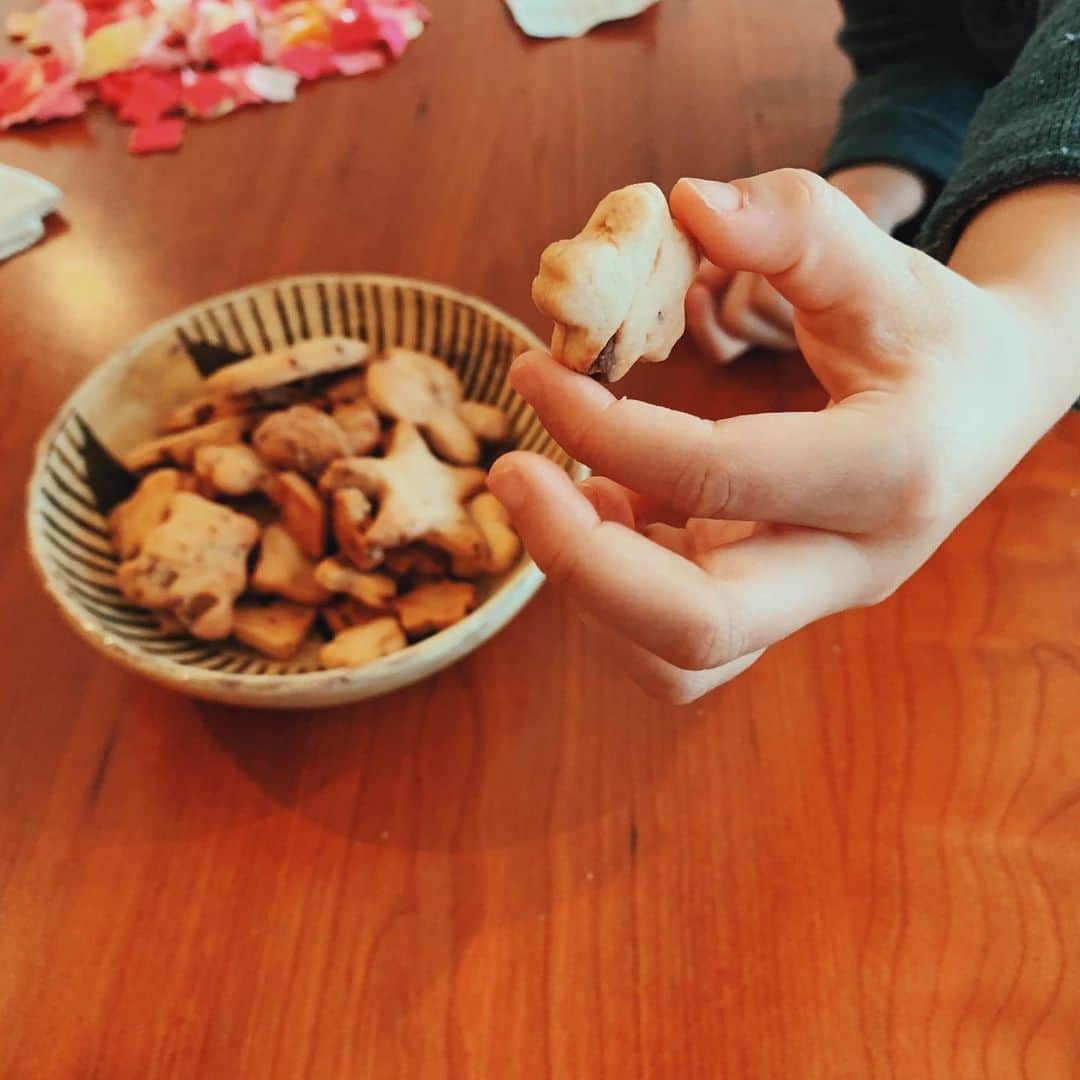 水嶋ヒロのインスタグラム：「🧒🏻→🙋🏻‍♂️＝🤩 #daughter #dad #love」