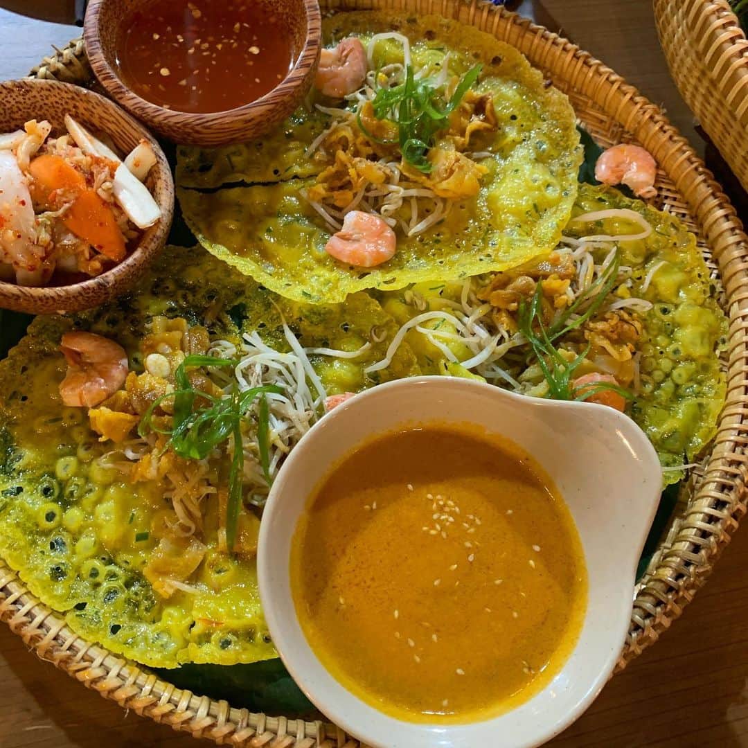 田中良子さんのインスタグラム写真 - (田中良子Instagram)「ベトナムはただただひたすらに食べた🐅ベトナム料理すきやわ〜 #ベトナム #vietnam #ベトナム料理 #バインセオ #生春巻」1月8日 15時50分 - tanakaryoko102